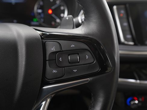 Used 2024 Buick Enclave Avenir w/ Avenir Technology Package image 28