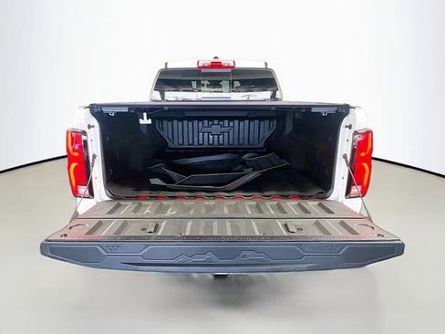 Used 2025 Chevrolet Colorado ZR2 w/ Technology Package AWD/4WD image 29
