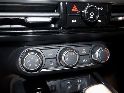 Used 2025 Nissan Kicks SV image 32