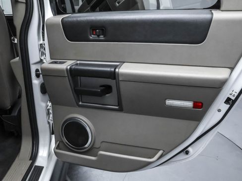 Used 2003 HUMMER H2 Luxury w/ Preferred Equipment Group image 13