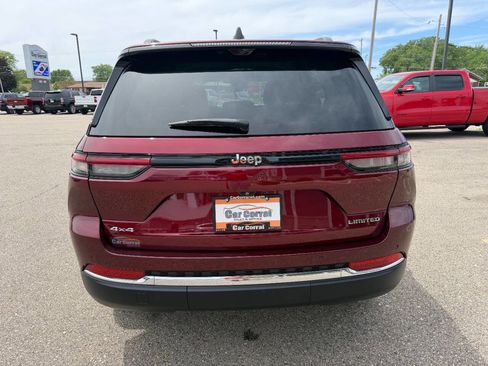 Used 2023 Jeep Grand Cherokee Limited w/ Luxury Tech Group II AWD/4WD image 4