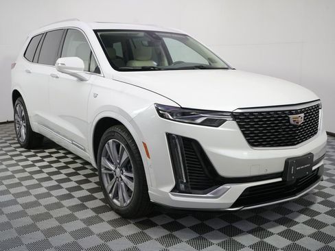 Used 2023 Cadillac XT6 Premium Luxury w/ Technology Package AWD/4WD image 9