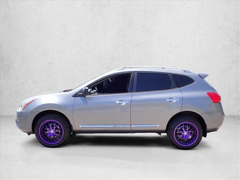 Used 2014 Nissan Rogue S w/ Convenience Package AWD/4WD image 2