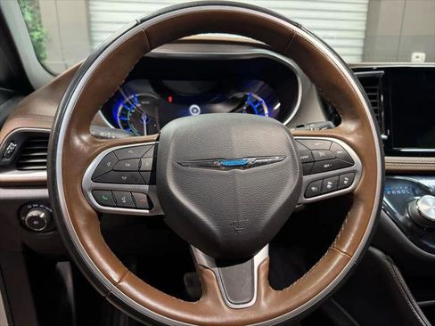 Used 2021 Chrysler Pacifica Limited w/ Premium & Safety Sphere Group image 17