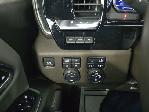 Certified 2024 Chevrolet Silverado 2500 LTZ w/ LTZ Premium Package AWD/4WD image 20