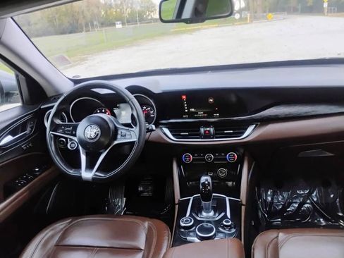 Used 2018 Alfa Romeo Stelvio AWD image 9