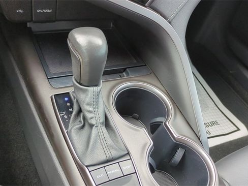 Used 2024 Toyota Camry SE image 20