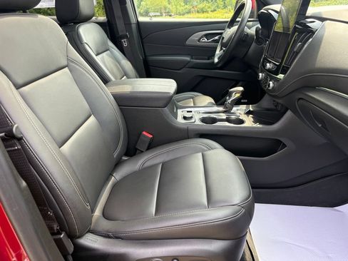 Used 2023 Chevrolet Traverse LT w/ LT Premium Package AWD/4WD image 39