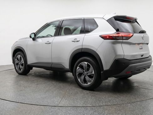 Used 2025 Nissan Rogue SV AWD/4WD image 6
