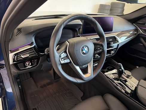 Used 2022 BMW 530i xDrive w/ Premium Package AWD/4WD image 4