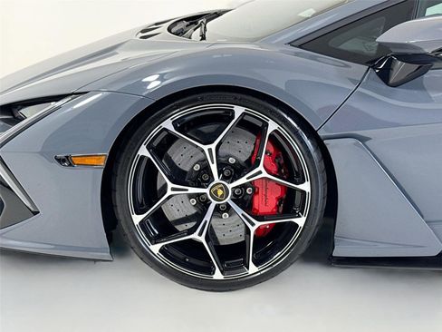 Used 2025 Lamborghini Revuelto AWD/4WD image 40