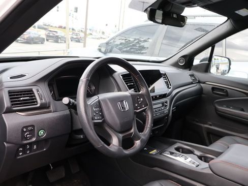 Used 2025 Honda Passport TrailSport image 9