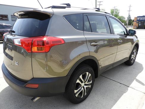 Used 2015 Toyota RAV4 LE w/ Four Season Floor Mat Package AWD/4WD image 10