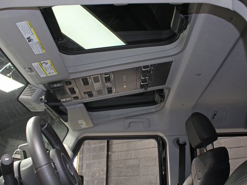 Used 2024 INEOS Grenadier Station Wagon AWD/4WD image 32