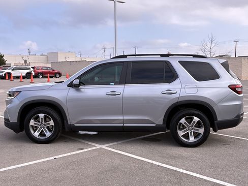 Certified 2024 Honda Pilot EX-L image 3