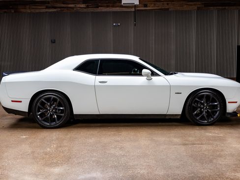 Used 2019 Dodge Challenger R/T w/ Blacktop Package image 10