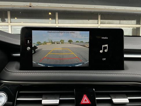 Used 2025 Genesis G70 2.5T image 33