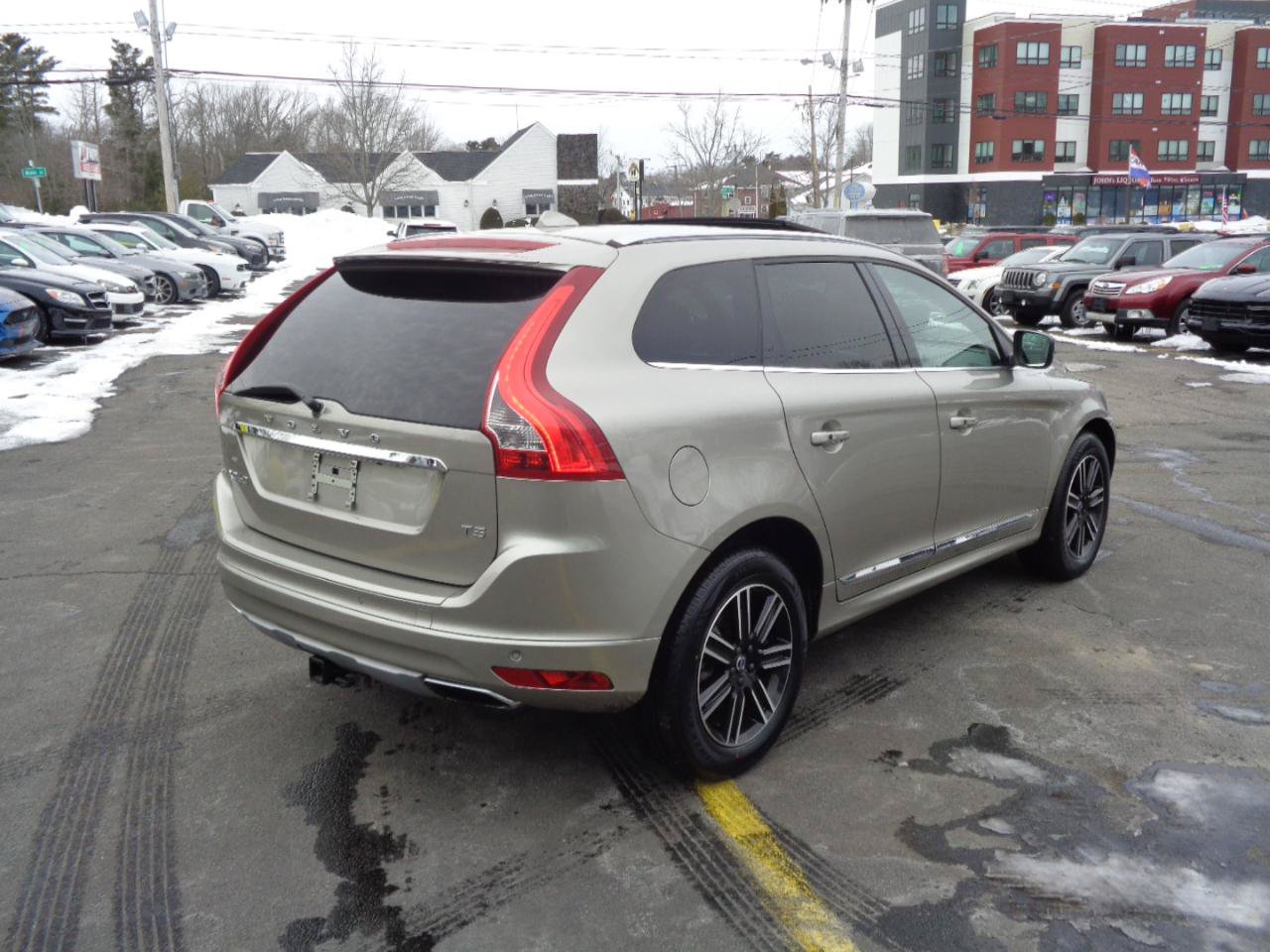Used 2016 Volvo XC60 T5 Platinum w/ Protection Package FWD image 12