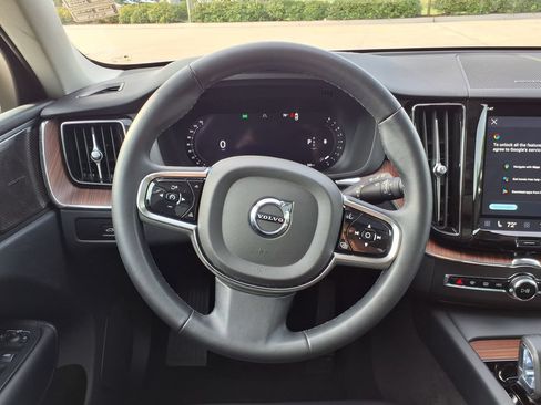 Certified 2024 Volvo XC60 B5 Plus AWD/4WD image 21