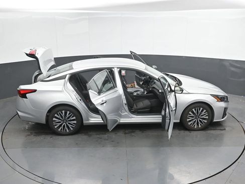 Used 2024 Nissan Altima 2.5 SV FWD image 48