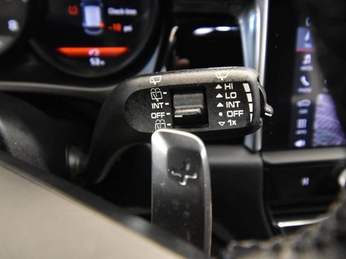 Used 2022 Porsche Macan AWD/4WD image 36