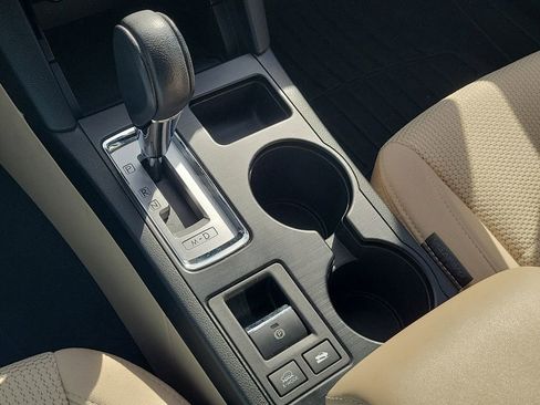 Used 2017 Subaru Outback 2.5i Premium image 32