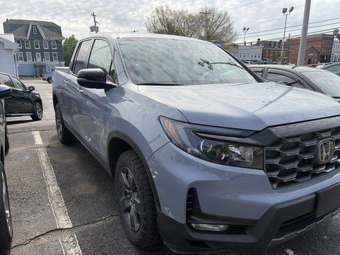 Used 2025 Honda Ridgeline TrailSport image 4