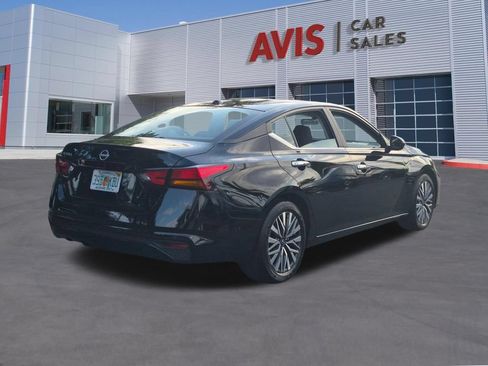 Used 2025 Nissan Altima 2.5 SV FWD image 6