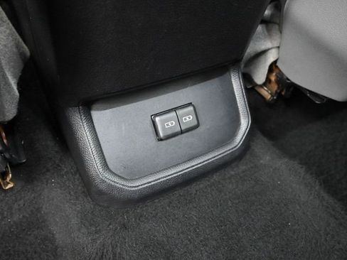 Used 2022 Toyota Highlander XLE image 32