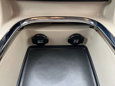 Used 2013 Dodge Grand Caravan SXT image 15