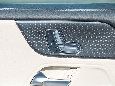 Used 2025 Mercedes-Benz GLB 250 GLB 250 image 21