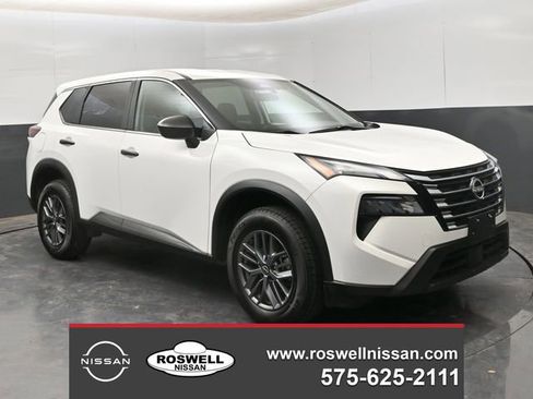 Used 2024 Nissan Rogue S image 1