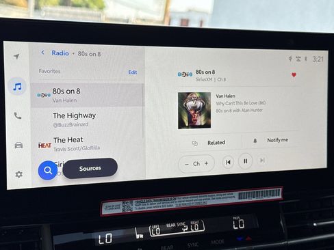 Certified 2025 Toyota Sienna XSE image 26
