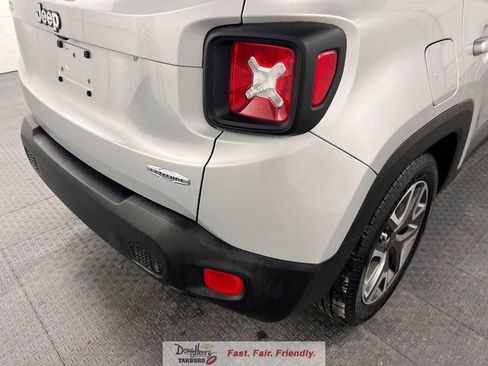 Used 2017 Jeep Renegade Latitude FWD image 15