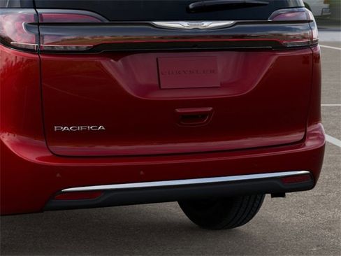New 2025 Chrysler Pacifica Select image 13