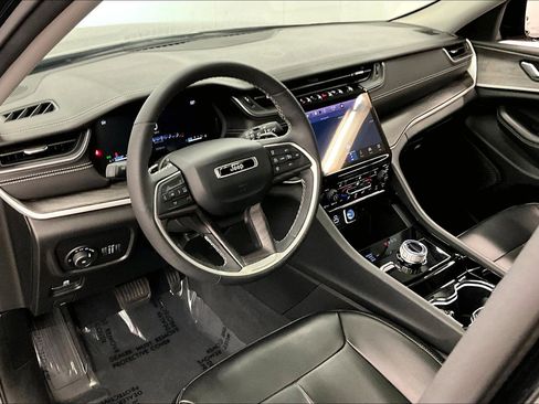 Used 2023 Jeep Grand Cherokee Limited AWD/4WD image 16