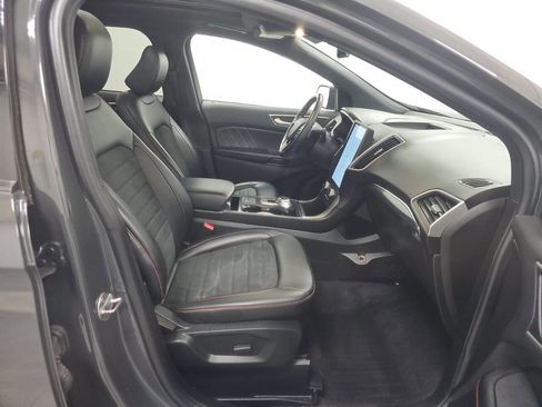 Used 2021 Ford Edge ST-Line w/ Cold Weather Package image 8