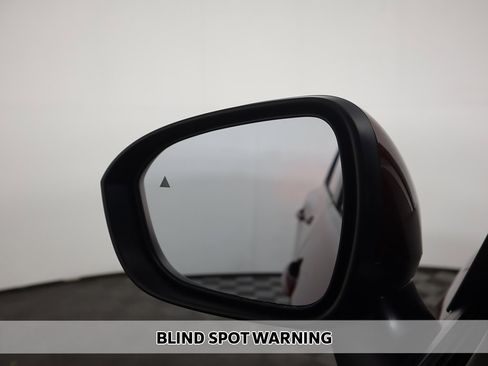 Used 2023 Nissan Rogue SV image 4