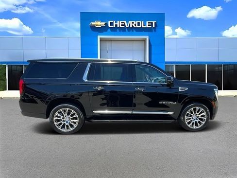 Used 2025 GMC Yukon XL Denali AWD/4WD image 2