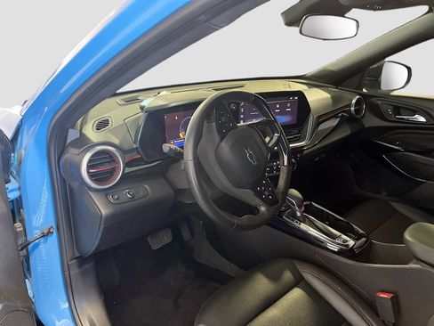 Used 2024 Chevrolet Trax RS w/ Sunroof Package FWD image 9