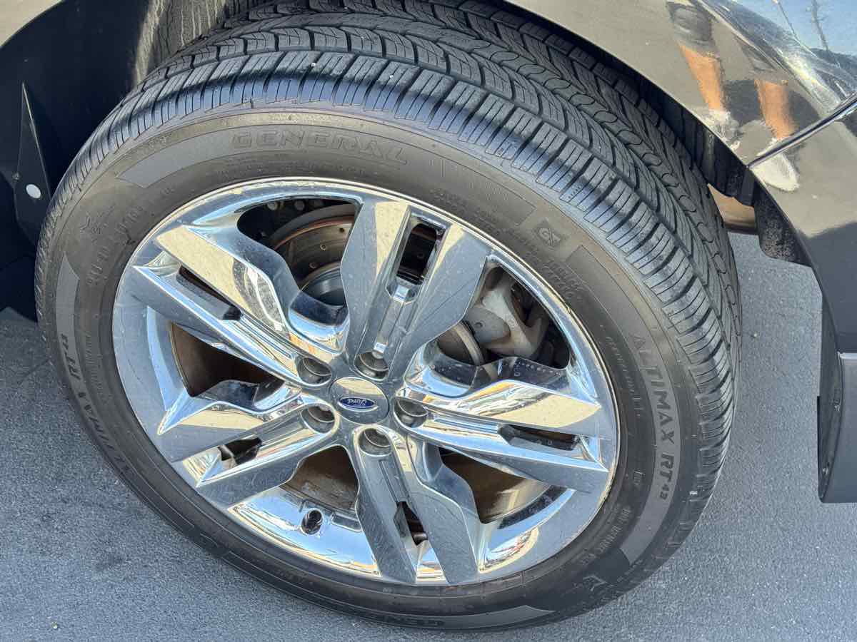 Used 2013 Ford Edge SEL FWD image 24