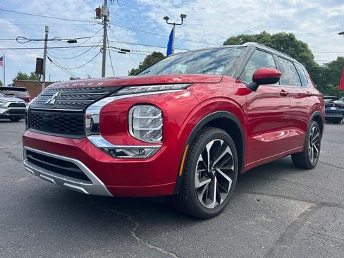 Used 2024 Mitsubishi Outlander SEL image 7