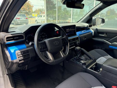 Used 2025 Toyota Tacoma TRD Off-Road AWD/4WD image 33