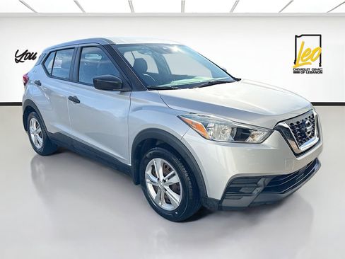 Used 2020 Nissan Kicks S image 2