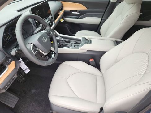 New 2026 Toyota Grand Highlander Limited FWD image 11