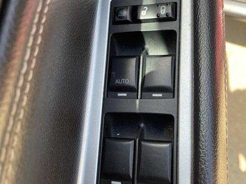 Used 2017 Jeep Compass Latitude FWD image 14