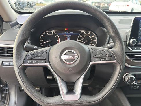 Used 2025 Nissan Altima 2.5 SV FWD image 20
