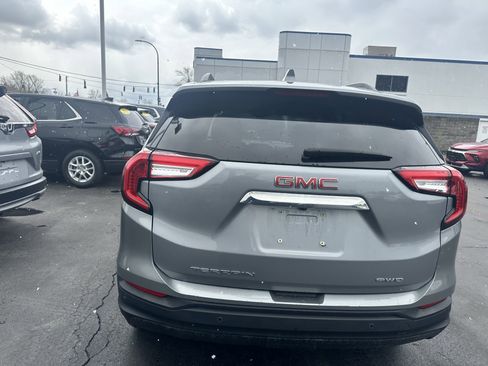 Used 2024 GMC Terrain SLE w/ Driver Convenience Package image 7