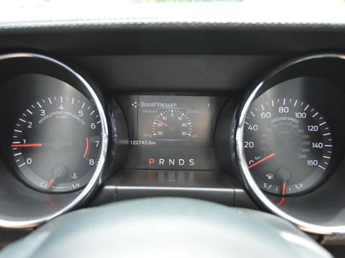 Used 2016 Ford Mustang Coupe RWD image 11