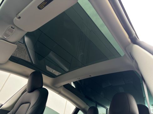 Used 2021 Tesla Model 3 Standard Range Plus image 10